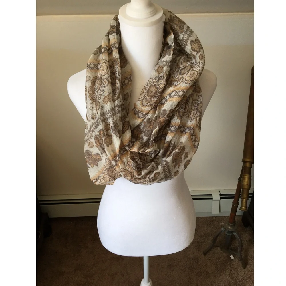 Women’s double paisley Infinity scarf set